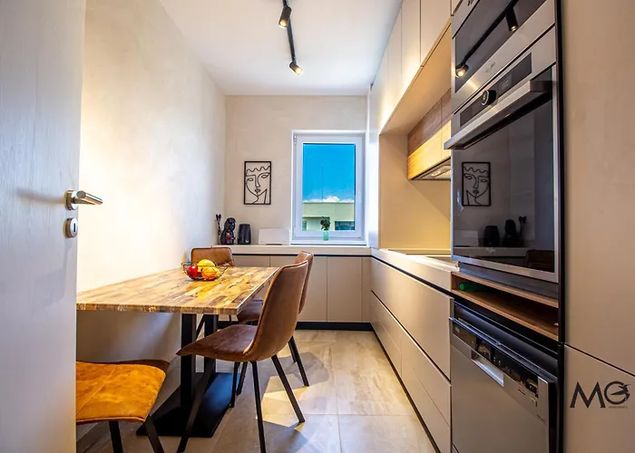 12bv Pop Old Apartment